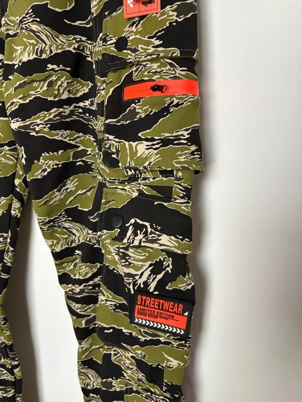 NWT RGSTR Tech Cargo Pants Tiger Camo Prints Men’s XL Streetwear Pockets - Picture 6 of 14